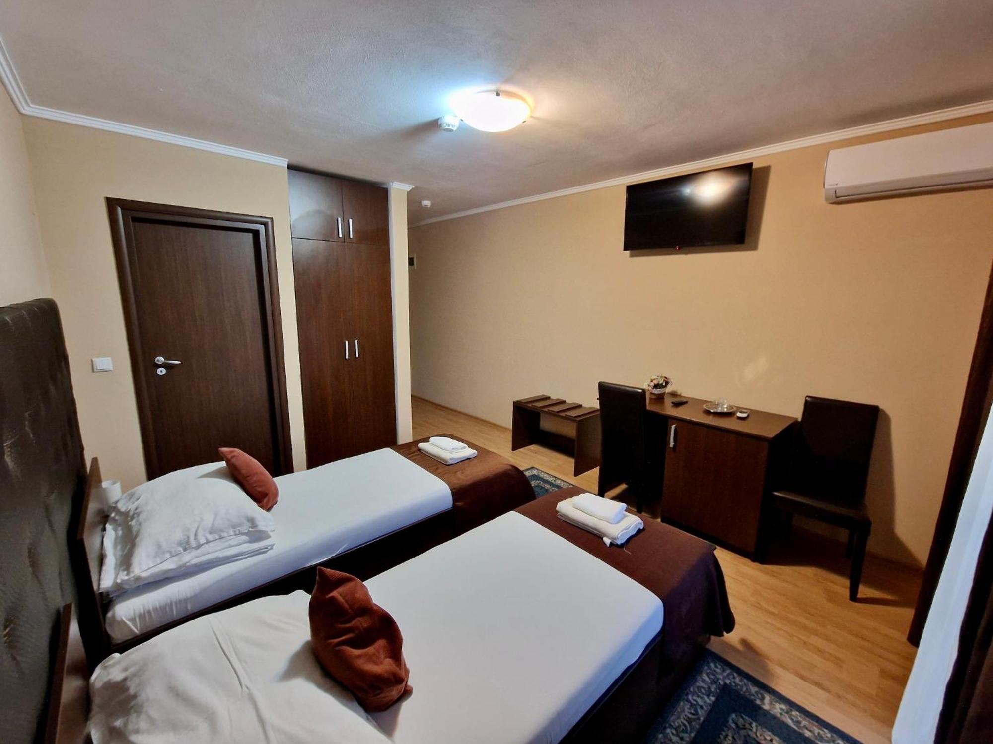 Hanul Lui Bogdan Economy Inn Făget Exterior foto